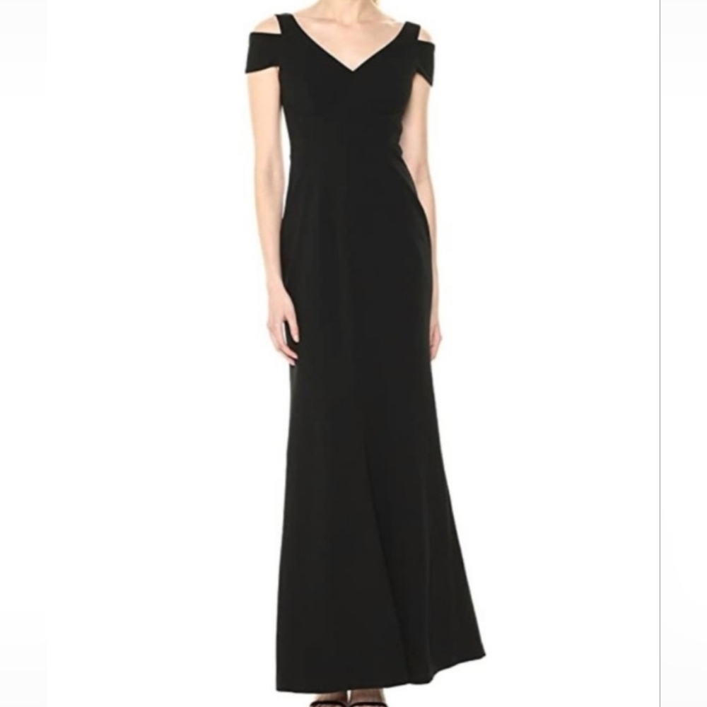 Calvin Klein Elegant Black Crepe Cold-Shoulder Gown - Size 12
